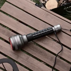 SwissTech Toll Lommelygte � 1000 lumen / 1 km r�kkevidde